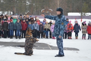 Kutya panzió, Ivanovo újság () Kutya panzió, Ivanovo újság