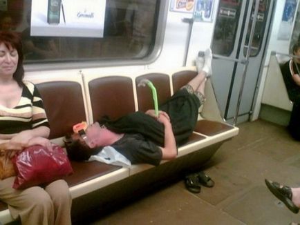 Дивні люди в метро