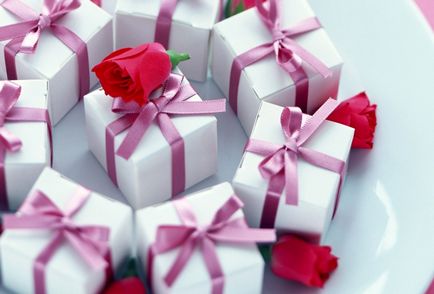 Surprize de nuntă și daruri de mireasă unii cu alții