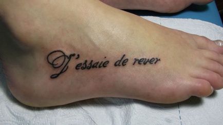 Tatuaj pe picior pentru fete fotografie