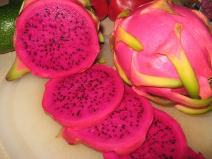 Legyen ott, és tartsa pitaya (Pitahaya)