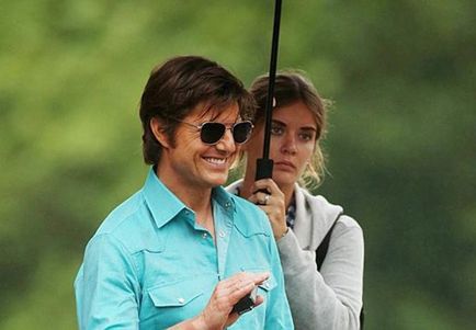 Tom Cruise va da un inel de logodnă pentru asistentul său