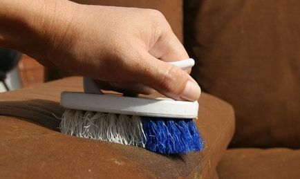 Vanish pentru curățarea mobilierului tapițat - îndepărtați petele și mirosul
