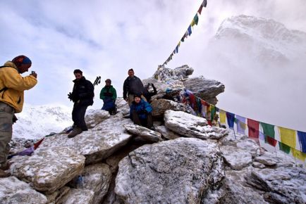 Urcarea pe Everest este o aventură fascinantă și periculoasă, o miraterra