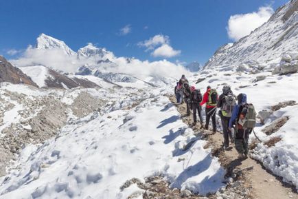 Urcarea pe Everest este o aventură fascinantă și periculoasă, o miraterra