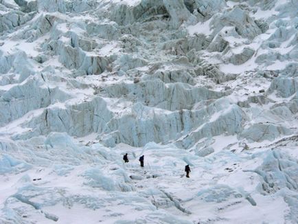 Urcarea pe Everest este o aventură fascinantă și periculoasă, o miraterra