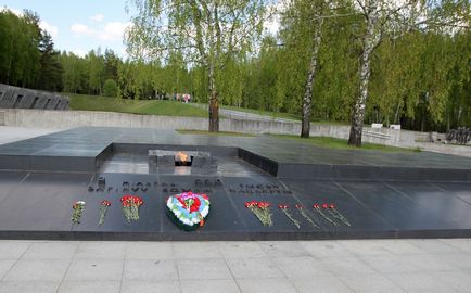A második világháború után - Khatyn - falvak temető (temető) A második világháború után - Khatyn - Cemetery falvak