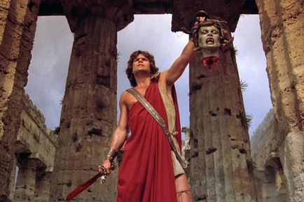 Хірон, мудрий кентавр, медик, випадково убитий Гераклом, стародавні боги і герої