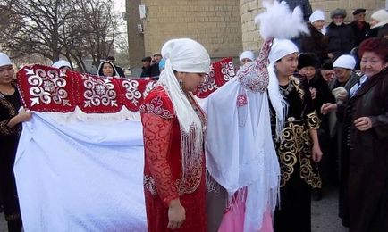 Навіщо вмирали нареченої невідомі боку казахської весілля