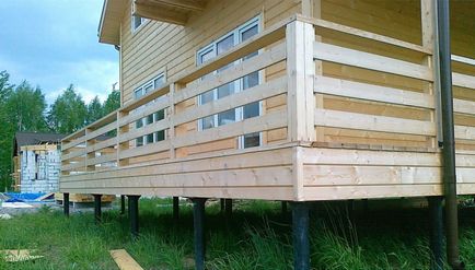 Înlocuirea fundației unei case din lemn cu pile de șurub - mâini de aur