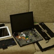 Cseréje csuklótámasz a laptop Lenovo ThinkPad T500, az élet és a zhelezyachkah
