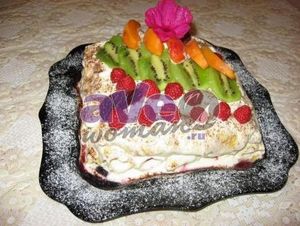 Млинцевий торт зі сметанним кремом і фруктами «Лакомка» рецепт з фото