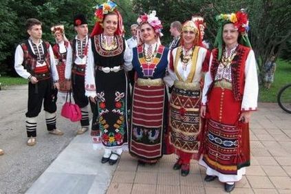 Болгарський національний костюм (30 фото) для дівчаток, жіночі і чоловічі для болгар