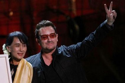 Bono - biografie, fotografie, cale creativă, caritate, soție, copii, familie