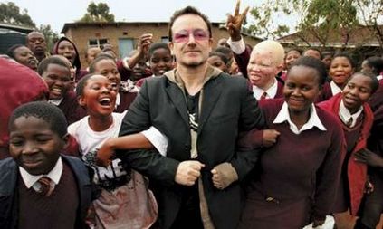 Bono - biografie, fotografie, cale creativă, caritate, soție, copii, familie