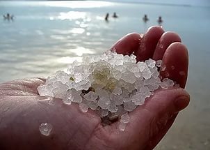 Mennyire hasznos tengeri só, ha szükséges, cserélje ki a konyhasó a tengerben