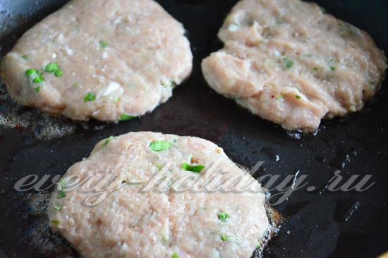 Cheeseburger cu pâine de pui la domiciliu