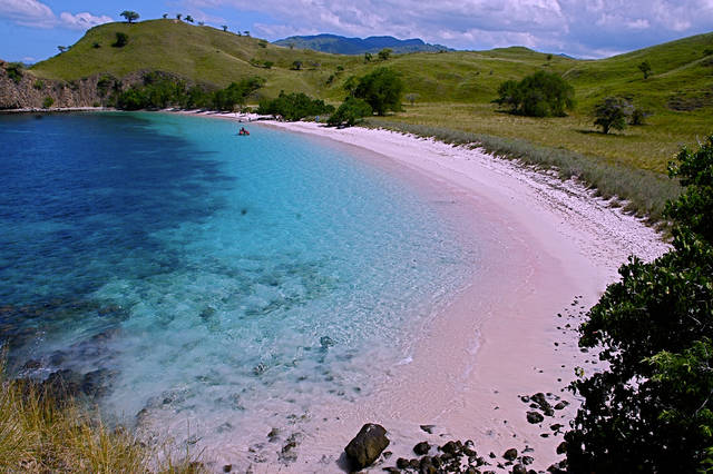 Cele mai interesante locuri de vizitat pe Lombok sunt: