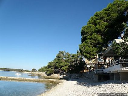 Satul este un muniț care este aproape de piscină sau de 3800 km în Europa