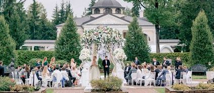 Casa în care dragostea trăiește o nuntă frumoasă în casa de familie a mirelui din coloana istoriei nunții -