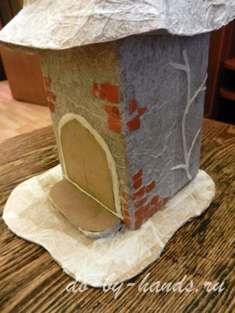 Casa din cutie pentru gnom în tehnica papierului mache