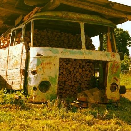 Dvornik pentru oferirea propriilor fotografii, video, desen, proiect