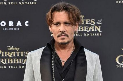 Johnny Depp a cumpărat o canapea de crin-trandafir de la spectacol pentru fiica sa - o familie de kardashian, o bârfă