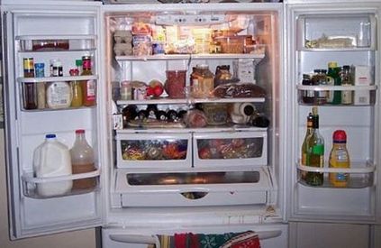 Dacă depozitați lapte în ușa frigiderului