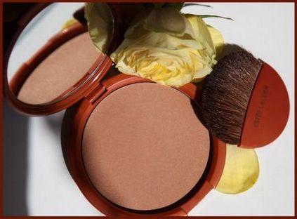 Estee lauder bronze goddess soft shimmer bronzer у відтінку 02