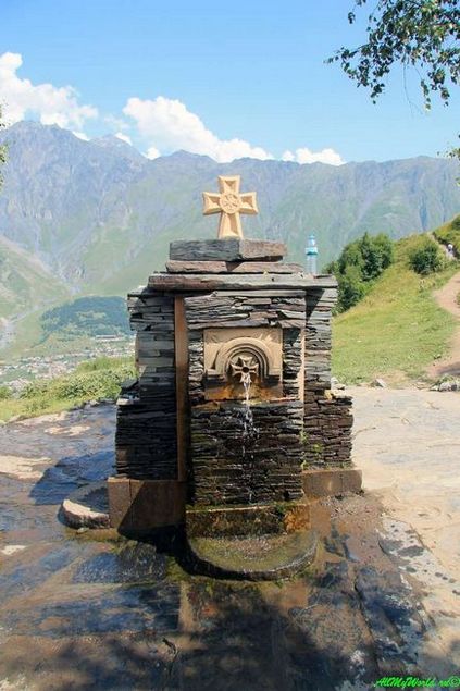 Georgia Trinity Church Gergeti, în Georgia cu mașina