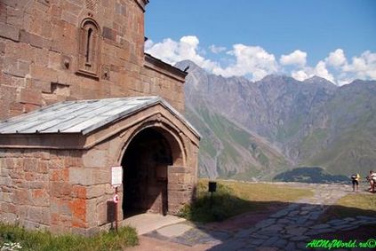 Грузія троицкая церква Гергеті, в Грузію на машині