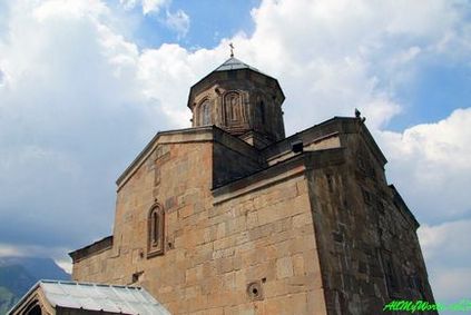 Georgia Trinity Church Gergeti, în Georgia cu mașina