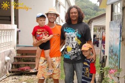 Studiem Thai, familia stralucitoare (alfabetul thailandez) Noi studiem Thai, straluceste familia