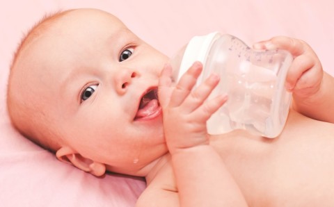 Cum și ce să hrăniți bebelușul dacă alăptarea este limitată