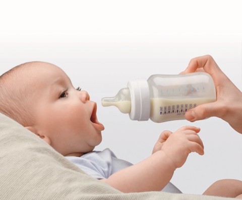 Як і чим годувати малюка, якщо грудне вигодовування обмежена