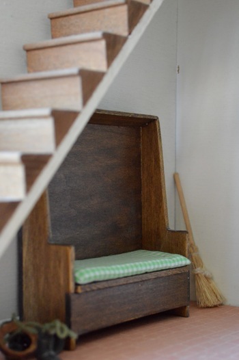 Cum să utilizați spațiul sub scări în casă fotografie toaletă, baie, șemineu