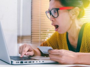Cum să faceți un împrumut online și să primiți bani fără a vă părăsi casa