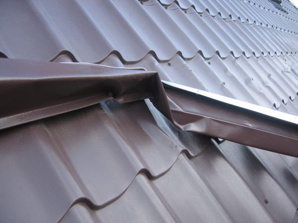 Як встановити снігозатримувачі на дах з металочерепиці