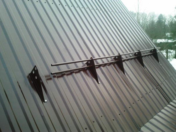 Як встановити снігозатримувачі на дах з металочерепиці