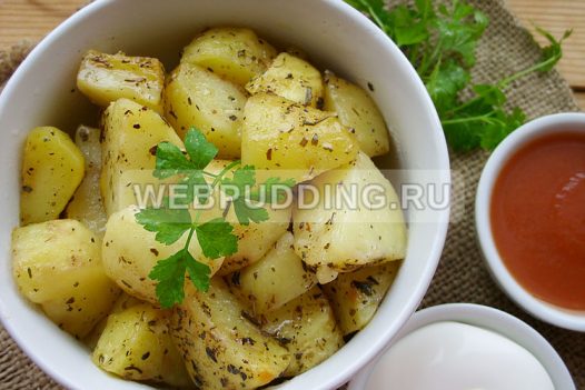 Cartofii într-un cuptor cu microunde sunt rapid și ușor, cum să gătești