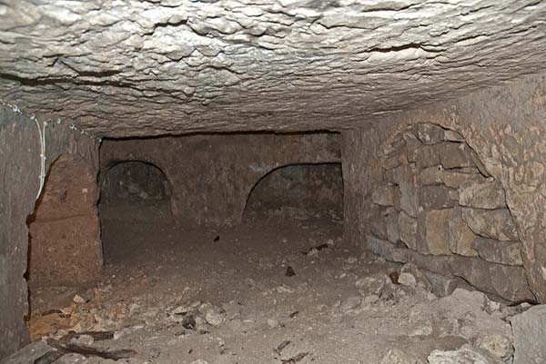 Catacombele rimelor și legendelor din temnițe