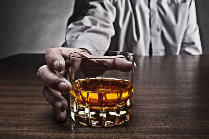 Compania caută un angajat care să bea whisky și să călătorească