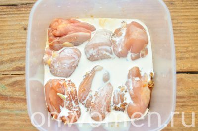 Csirke tejszínes és a szójaszósz a sütőben recept egy fotó