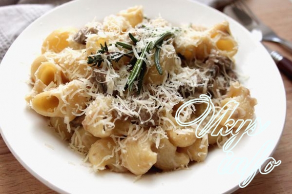 Tészta tejszínes gombával recept fényképpel (gomba) Tészta tejszínes gombával recept egy fotó