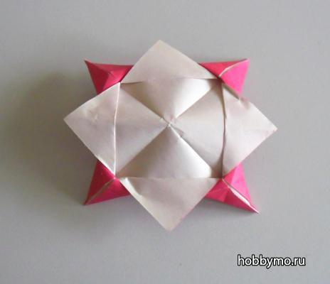 Maestru lotus de hârtie de clasă în tehnica origami - hobby de mare