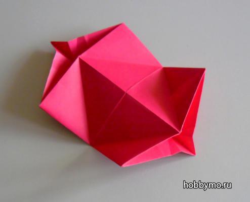 Maestru lotus de hârtie de clasă în tehnica origami - hobby de mare