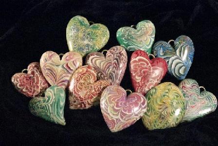 Mk-decorare - o inimă - din argilă polimerică în tehnologie - crizanteme