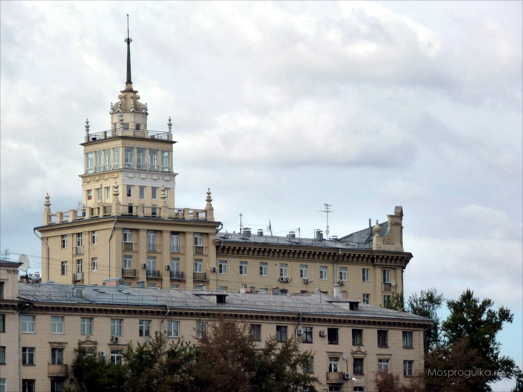 Mossprohulka Pushkinskaya Embankment