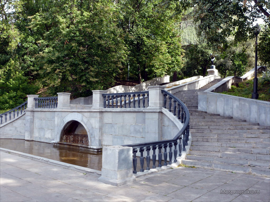 Mossprohulka Pushkinskaya Embankment