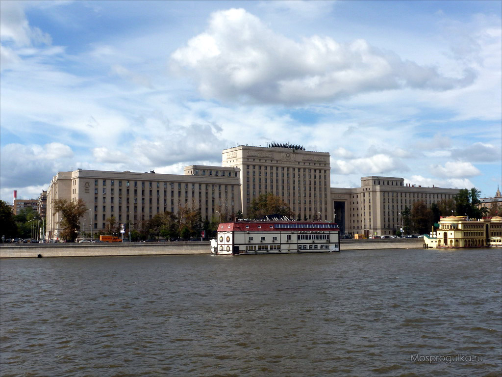 Mossprohulka Pushkinskaya Embankment